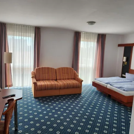 Hoyers In Pinneberg, Free Parking And Wifi 3* Prisdorf